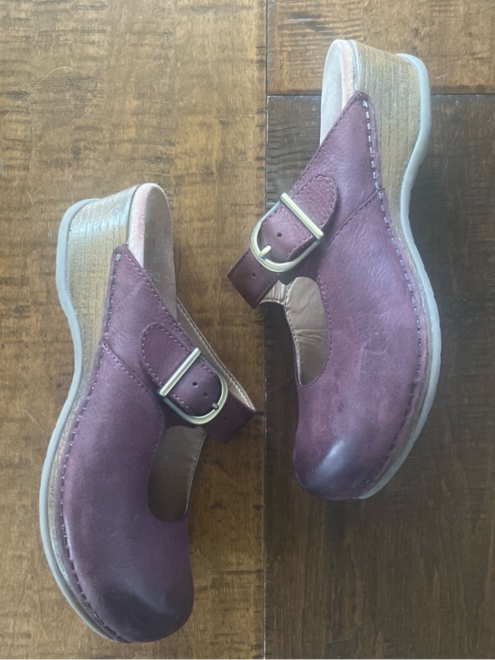 Dansko burgandy/ wine leather Maryjane buckle slip on classic clogs sz 37